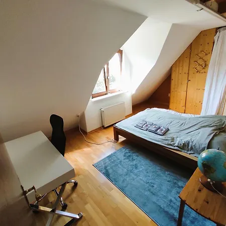 Ruhiges Mit Blick In Den Garten Halstenbek