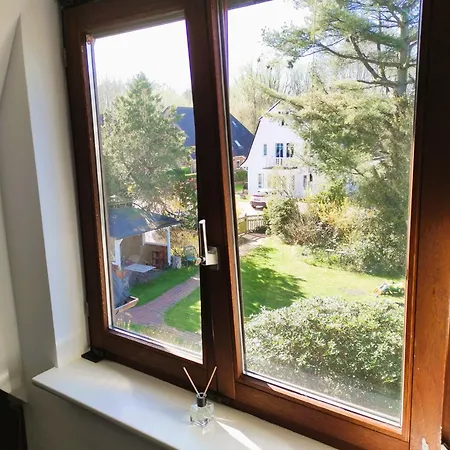 Ruhiges Mit Blick In Den Garten * Halstenbek