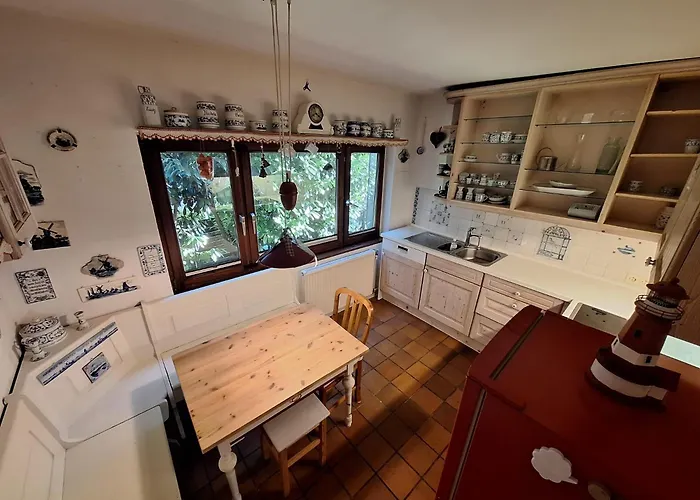 Ruhiges Mit Blick In Den Garten *