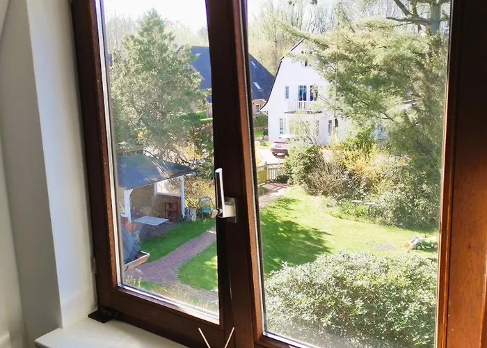 Ruhiges Mit Blick In Den Garten * Halstenbek